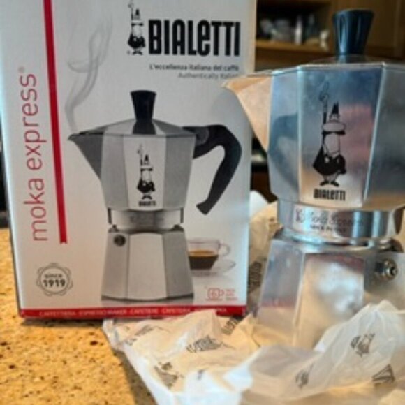 Bialetti Moka Express Espresso Maker - Silver (6 cups) - Picture 1 of 8